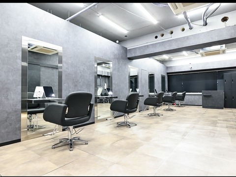 【新宿】≪自由出勤≫≪マンツーマン接客≫≪入客チャンス抜群≫≪平均単価1万円以上≫≪土日休みOK≫≪ブランクのある方、ママさん歓迎≫自由な働き方を叶えながら高単価でしっかり稼げる！集客力抜群の「CYNTHIA DUE 新宿（シンシアドゥエシンジュク）」からスタイリスト（美容師）の求人☆★