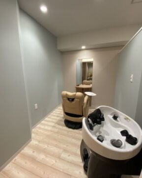 【西鉄平尾駅】≪社保完備・月給25万円～・月休8日・​産休育休制度あり・ブランクありでもOK・ゆとりをもった予約制・スタイリストオンリー≫リモート自由参加の講習！待遇だけでなく一緒に働く仲間同士、仲が良いのも魅力のひとつ！福岡エリアで店舗展開中の高条件、福利厚生充実のヘアサロン「全個室サロン muon 平尾店（ゼンコシツサロンムオンヒラオテン）」からスタイリスト（美容師）の求人☆★