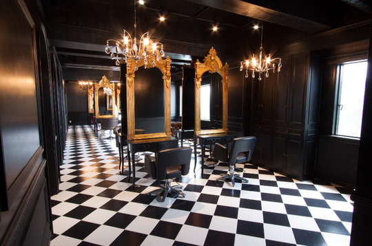 【烏丸御池】◇◆社会保険完備◆1年半のデビュー可能◆◇社員旅行や各種イベントも豊富！撮影などサロンワーク以外にも力を入れているので、幅広い分野で楽しく働いていくことができますよ♪Hair Studio ARS oike(ヘアー スタジオ アルス オイケ)からアシスタント(美容師)の求人★☆