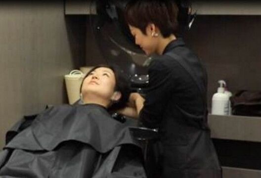 【井原里】≪月給22万円スタート≫≪社会保険完備≫≪有給休暇あり≫研修体制！大手企業ならではの抜群の福利厚生があるので長く働いてもらえます！研修体制も充実！未経験の方も安心のカラー専門店“Beauty Color Plus  いこらも〜る泉佐野店（ビューティカラープラスイコラモールイズミサノテン））”からカラーリスト（美容師）の求人★☆