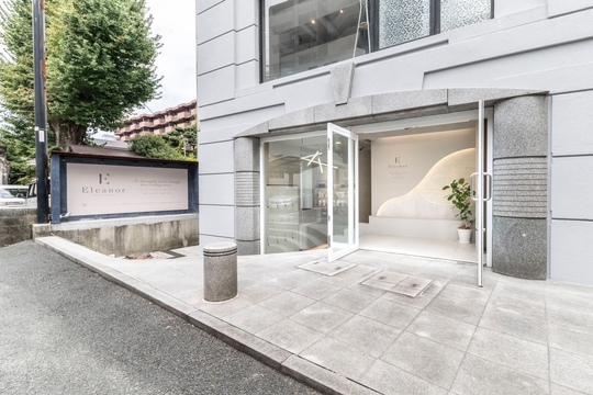 【千葉駅】≪営業中レッスン&早期デビュー≫≪社会保険完備≫≪月8日休み・有給休暇あり≫全国展開の人気ヘアサロン！勤務時間中のレッスンで効率よく技術を学べる環境！デザインカラー、髪質改善メニューなど幅広く技術を学べるトレンド発信サロン！「tocca hair&treatment 千葉ANNEX店（トッカヘアアンドトリートメントチバアネックステン）」からアシスタント（美容師）の求人☆★