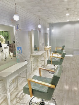 【椥辻】≪レッスン時間はご自身で申請≫≪最短1年以内にスタイリストデビューも可能≫≪完全営業時間内レッスンOK≫≪平均18:30分退社≫≪アシスタント専任もOK≫講師経験もあるオーナー在籍の人気サロンで勤務してみませんか？「&dy（アンディ）」からアシスタント（美容師）の求人☆★