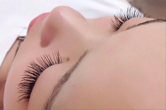 【大橋】≪社会保険完備・月8日休み・実働8時間・研修中もお給与あり・最終受付18:30≫最短2ヶ月でアイリストデビュー！カウンセリングに力を入れお客様との関係を大切にしています！働きやすい環境の隠れ家サロン「eyelashsalonMANA（アイラッシュサロンマナ）」からアイリスト（アイデザイナー・まつ毛エクステ）の求人☆☆