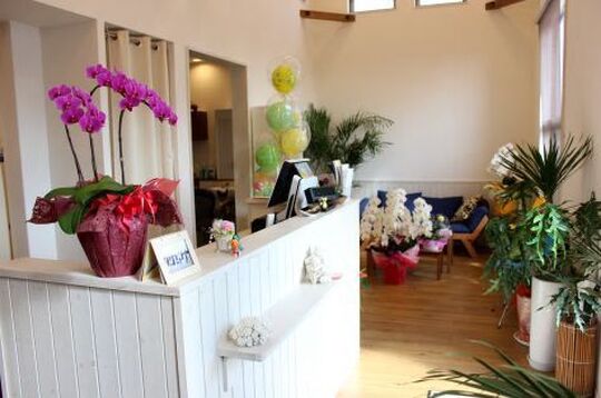 【狐島】がんばれば1年半くらいでのスタイリストデビューも可能！スタッフさん同士とっても仲良しで、お客様とも仲良しのサロン「RUSH（ラッシュ）」からアシスタント（美容師）の求人☆★