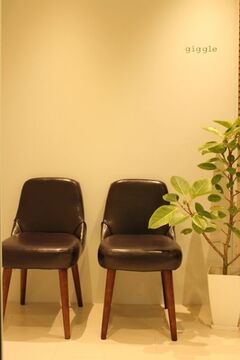 【心斎橋】≪社会保険完備＆完全週休二日制≫年3回、日曜日のお休みの取得も可能！仕事もプライベートも両立させ、充実させていきましょう！！レッスンは基本的に朝レッスンなので、夜もそこまで遅くなりません。口コミで評価の高い注目サロン「giggle（ギグル）」からアシスタント（美容師）求人☆☆