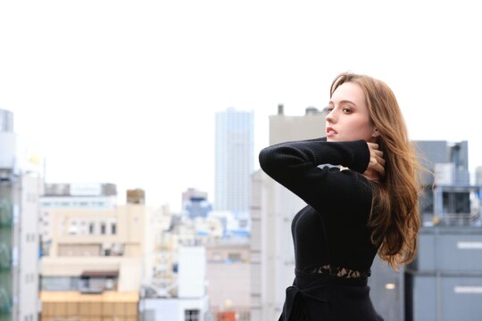 【新宿】◆完全週休2日制・土日休みOK・社会保険完備◆営業時間内に効率よくレッスンし早期デビューが可能！ホワイトな就業条件も魅力です！チームワークを重視し、人間関係のストレスが少ないサロン「LaLarOomo（ララルーモ）」からアシスタント（美容師）の求人★☆