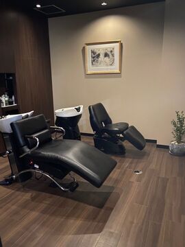 【姫路駅】≪社会保険加入OK≫≪18時過ぎには退勤可能≫≪有給休暇あり≫など、働きやすい環境あります！最短2年デビューでセットも学べるお店「TWENTY FIVE（トゥエンティファイブ）」からアシスタント（美容師）の求人☆★