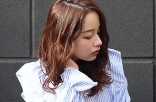 【大通】≪月8日休み≫≪有給休暇あり≫≪実働8時間、拘束9時間≫≪社会保険完備≫20時までに帰宅可能なのでプライベートも確保できます！ネイル・アイラッシュなどを取り扱うトータルビューティーサロン「BOLLEY BOLLEY（ボレーボレー）」からスタイリスト（美容師）の求人★☆★