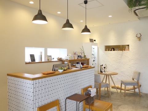 【萱島】≪5つの働き方から勤務形態を選べる≫≪完全週休2日制≫≪アイラッシュや着付けも学べる≫≪営業時間内レッスン可能≫≪社会保険完備≫≪17時までの時短社員としての働き方もOK≫≪自転車支給あり≫≪車通勤もOK≫しっかりした教育環境で技術を身に付けてステキな美容師に！プライベートと仕事の両立が可能！「Spring by R asiku（スプリングバイラシク）」からアシスタント（美容師）の求人★☆