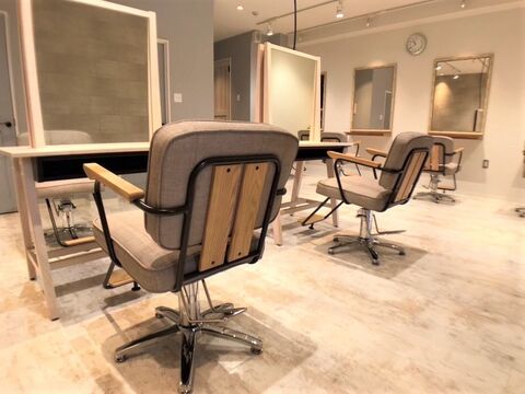 【川口駅】期間延長！最大210万円保証！美容師アイテムもらえる！入客心配なし/平均客数：月1100人◎勢いの秘訣は集客力とプライベート重視での働き方！≪売上42％～74％還元≫≪入客チャンス◎≫月35万円以上の高収入も可能！「Ursus by HEADLIGHT 川口（アーサスバイヘッドライトカワグチ）」からスタイリスト（美容師）の求人☆★