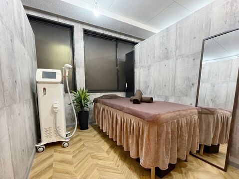 【四ツ橋】≪土日休みや連休OK！≫≪完全自由出勤≫≪週1日〜、1時間〜の勤務もOK！≫≪サロン内の脱毛機器など無料で使用OK！≫髪色自由、カラコンOK！お洒落も楽しみながらお仕事ができる！「MIRAN OSAKA（ミランオオサカ）」からエステティシャンの求人☆☆