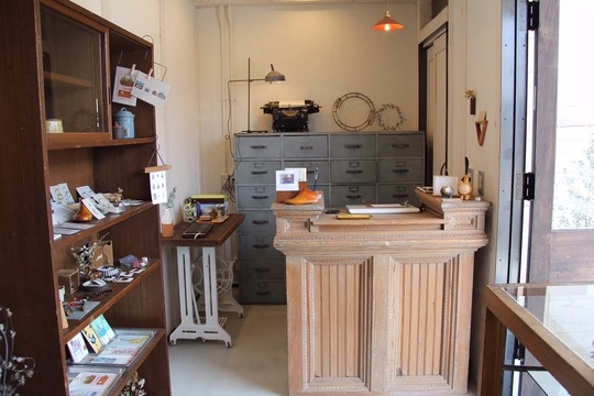 【南草津】≪マンツーマンレッスン≫≪講習費全額補助≫≪年に数回一般誌のヘアメイクあり≫≪業界誌掲載あり≫≪月に1,2回土日休みOK≫≪19時に退勤可能≫少人数でアットホームなサロンをお探しの方にオススメ！オーナーさんは様々なコンテストでの受賞歴もあり、しっかりと技術習得することができます！「blinc（ブリンク）」からアシスタント（美容師）の求人☆★