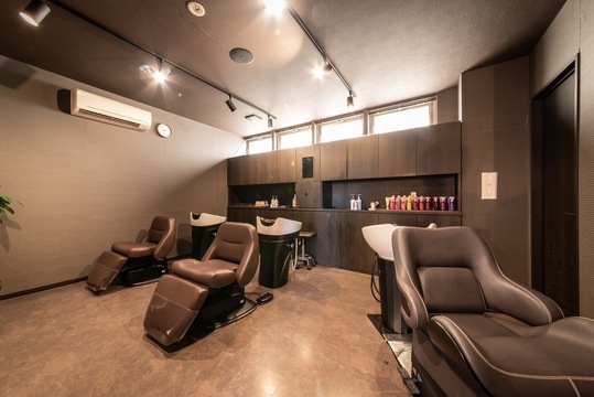 【西小倉】≪Aujua取り扱い・カラーやデザインテクニックを取得可能・社会保険完備・休日数の選択OK≫20〜30代のお客様が多数ご来店！歩合給もつきやすく高月給が目指せるヘアサロン「the laughter THE BREACH 黒崎桃園店 Smart Salon（ザラフターザブリーチクロサキモモゾノテンスマートサロン）」からスタイリスト（美容師）の求人★☆