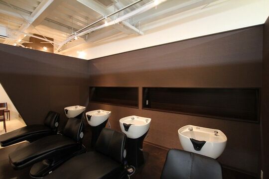 【樽井】≪社会保険完備≫≪デビューまで2年≫≪営業内レッスンあり≫指名があればアシスタントでも歩合がついてやりがいがあります！スタッフさん同士の仲が良いのが自慢のサロン「grazie Shima（グラージェシマ）」からアシスタント（美容師）の求人☆★