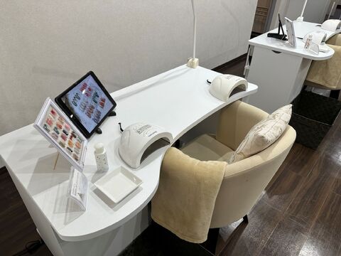 【東銀座駅】≪月給30万円以上のスタッフも在籍・社会保険完備・月8日休み≫講師活動をしているスタッフさんから技術指導あり！教育体制が整っているネイルサロン「Erfolg 銀座（エアフォルクギンザ）」からネイリスト（ネイル）の求人☆☆