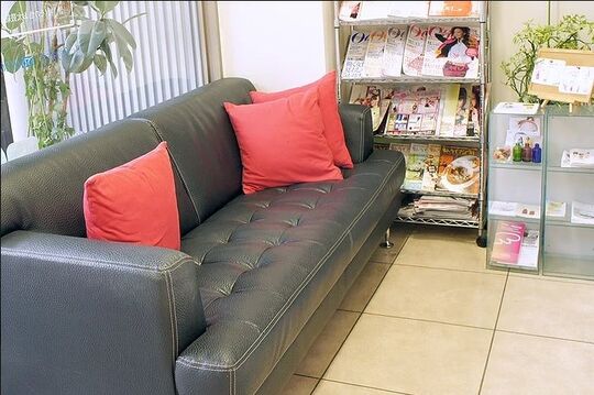 【湯田温泉】≪社会保険完備♪≫≪営業中にレッスン実施♪≫サロンワーク以外にもいろんな技術が学べる山口の人気ヘアサロン！強制やノルマは無く、自分のペースで学んでいける環境です！プライベートも充実できるアットホームなお店です♪“New Style 本店（ニュー スタイル ホンテン）”からスタイリスト（美容師）の求人★☆