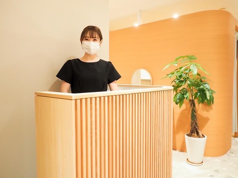 【心斎橋】≪月給23万円〜≫≪土日祝のお休み月3回迄可能≫日祝は18:30までの営業・社会保険完備・有給休暇完全消化・有給を使用し6連休を取る方も！高い技術力が魅力的！歩合での還元がしっかりあり、プライベートも充実できるサロン「muro. by mieux（ムーロ バイ ミュー）」よりエステティシャン（エステ）の求人☆★