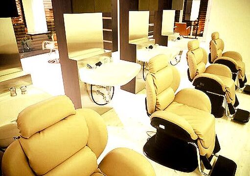 【南大高】≪月給20万円〜≫≪完全週休二日≫≪社会保険完備≫スタッフさんが長く働きやすい環境を整えてくれるサロン！充実した福利厚生面で安心して楽しく働きませんか！ “NUDE COLOR 有松店（ヌードカラーアリマツテン）”からアシスタント（美容師）の求人☆★