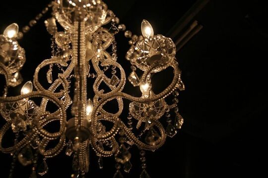 【千里丘】≪休日数は選択制≫≪有給休暇あり≫月給27万円以上＋歩合給！週休2日スタイルにする事も17時退社にする事も可能！！あなたのライフスタイルに合わせて変幻自在の勤務体制をとれるのでとても働きやすいサロン「ASHANTY（アシャンティ）」からスタイリスト（美容師）の求人☆★