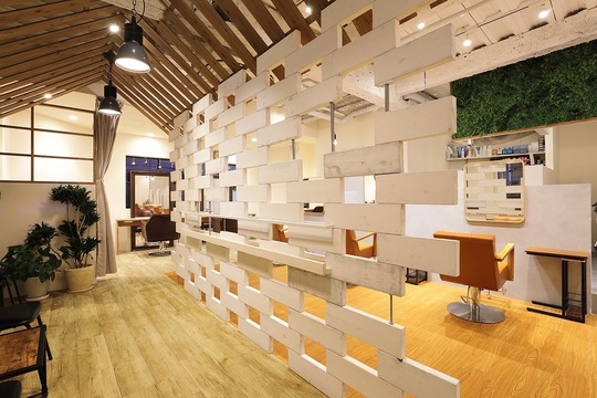 【塚口】≪社会保険完備≫≪月8.9日休み≫≪入客チャンスあり≫プライベートも充実！ON・OFFをしっかりメリハリつけて働くことが出来るサロン「chill out 本町店（チルアウトホンマチテン）」からスタイリスト（美容師）の求人★☆★