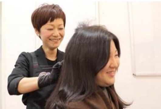 【栗東駅】≪月給22万円スタート≫≪社会保険完備≫≪有給休暇あり≫大手企業ならではの福利厚生があるのでずっと働いてもらえます♪研修体制も◎“Beauty Color Plus アルプラザ栗東店（ビューティーカラープラスアルプラザリットウテン）”からカラーリスト（美容師）の求人★☆