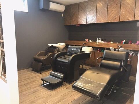 【JR鳳駅前】 社会保険完備  有給休暇&だんじり休みあり  月8日休み選択可能  入客チャンス多  月給25万円以上 アイラッシュブースもある人気ヘアサロン！とってもフレンドリーで働きやすい環境です！Hair’s CARE Carren（ヘアーズケアカレン）からスタイリスト（美容師）の求人★☆