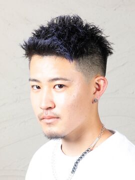 【北大路】≪月8日休み≫≪社会保険完備≫≪早期デビュー／新卒は勤務開始と同時にデビュー≫≪営業中レッスンOK≫≪土日休み相談OK≫近隣大学生から絶大人気のメンズサロン！スタッフもお客様も年齢が近く親しみやすい環境です！「VEGA（ベガ）」からアシスタント（美容師）の求人★★