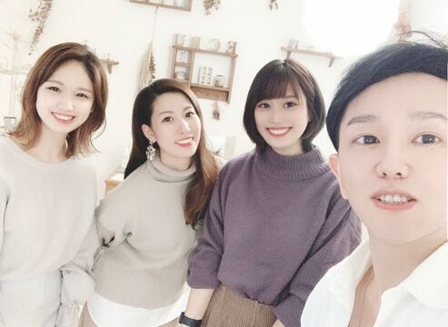 【阪急岡本】≪完全週休2日制・実働8時間・月給20万円スタート≫髪質改善が人気な落ち着いた雰囲気のお店！レッスンは営業時間中のみなど、働きやすい環境をたくさん用意しています。「Atelier ecru（アトリエエクリュ）」からアシスタント（美容師）の求人☆☆