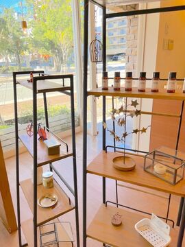 【大濠公園駅】≪完全週休2日制・社会保険完備・空き時間のレッスンOK≫今後の店舗拡大に向けスタッフ大募集！お仕事、プライベートのメリハリを大切にお仕事できます。大人女性を輝かせるヘアサロン「RaGreen（ラグリーン）」からスタイリスト（美容師）の求人☆★☆