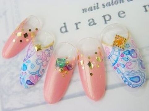 【京橋】《経験半年より応募OK》認定講師のオーナーが運営するアート力の高い実力派サロン♪♪ お客様と楽しくおしゃべりするアットホームな雰囲気で働きたい方、募集中です☆もちろん経験者の方も大歓迎 アート力を付けたい方にもオススメです♪パート・アルバイト／ネイリスト(ネイルサロン)の求人