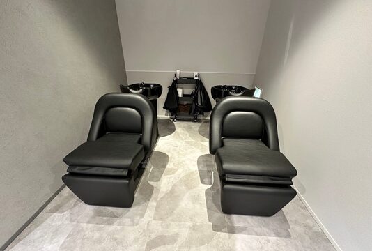 【近鉄八尾】 ≪完全週休2日制≫≪実働8時間・18時退勤可能≫≪社会保険完備≫女性美容師が安心して長く働いていける体制と環境があります！地域密着型の人気ヘアサロン！！「ciel（シエル）」からスタイリスト（美容師）の求人☆☆