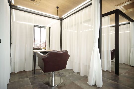 【筑後船小屋】≪・離職率が低い・全席半個室・社会保険完備≫勤務日数、時間はアナタ次第！！ママさんスタッフも多く在籍、皆で助け合い働きやすい環境を創ります。16時まで勤務もOKなのでプライベート充実派にもオススメ！！歩合も狙いやすく集客も好調のヘアサロン「HAIR DESIGN PUKANA（ヘアーデザインプカナ）」からスタイリスト（美容師）の求人☆★