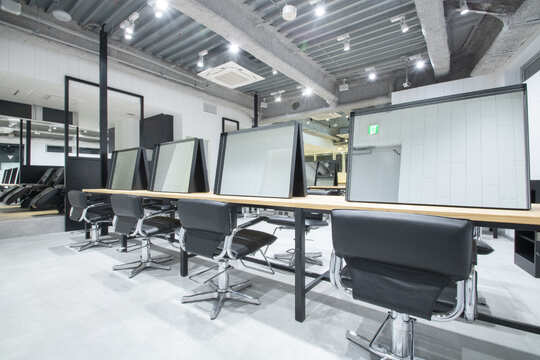 【藤沢駅】◆最低保障給あり・撮影ブース完備◆業界屈指の集客力でたくさんのお客様を担当できます！ITを駆使する業界屈指のブランドサロン「IT by ALBUM  藤沢店（アイティーバイアルバムフジサワテン）」からスタイリスト（美容師）の求人☆★