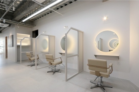 【西院】≪月給50万円以上が目指せる！≫≪休憩あり（外出OK）≫≪月8日休み≫≪土日休みOK≫≪社会保険完備≫≪人気システムトリートメントを使用した髪質改善推し≫≪客単価1万円越えの高単価サロン≫≪客層20代30代がメイン≫スタッフ想いの環境です！給与体制がキャリアに応じて変動し高収入を目指せます！「Sida 西院店（シダサイインテン）」からスタイリスト（美容師）の求人★☆