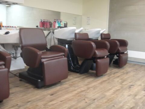 【豊中】≪完全週休二日制≫≪駅チカ≫≪ブランク明けの方でもOK≫UNIVER logos（ユニバー ロゴス）”からスタイリスト（美容師）の求人☆☆