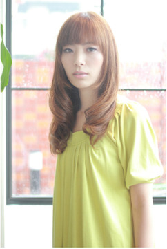 【甲子園】個人店では珍しい分業制で行なっています！ネイルも併設のトータルビューティーサロン“SHRI”各分野のスペシャリストから、直々に学ぶことが出来る♪メイクも教えてもらえるので、興味のある方には嬉しいですね★パートも同時募集！アシスタント（美容師）の求人☆★