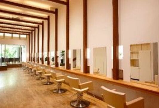 【手柄】≪社会保険あり≫個性を伸ばす！チームワークを大切にするのでスタッフ仲も抜群！ヘッドスパや着付けにも力を入れているので幅広く仕事に関われる！地域密着サロン「SAKURA Beauty rivage（サクラビューティーリバージュ）」からアシスタント（美容師）の求人☆★☆