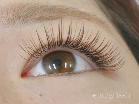 【天王寺】≪総売上40％還元≫≪週3日、1日5時間勤務～OK≫≪土日休み月2回までOK≫≪集客サポートあり≫≪髪色自由・ネイルOK≫幅広いメニューと施術スピードが人気のサロン！技術に自信がない方でも安心です！「eminy lash（エミニーラッシュ）」からアイリスト（まつげエクステ・まつげパーマ・アイブロウ）の求人☆☆