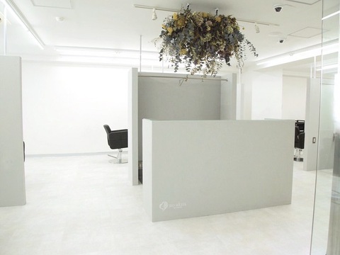 【小岩】◆産休育休実績あり・独立支援制度あり・社会保険完備◆自由に使える有給休暇で連休もＯＫ！キャリアアッププランがたくさんあるので、将来も安心！「ao akua by GULGUL 小岩店（アオアクアバイグルグルコイワテン）」からスタイリスト（美容師）の求人☆★