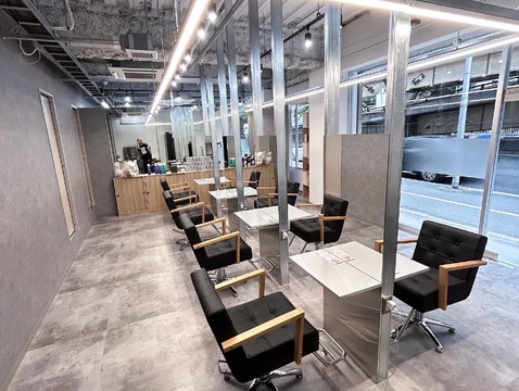 【梅田】≪月9日休み≫≪社会保険完備≫≪平均客単価15000円≫≪業務委託希望の方はフリー40％／指名50％の税込還元≫客単価も高く、高歩合でしっかりと稼げます！バレイヤージュやハイトーンカラー好き必見サロン！髪質改善メニューも人気なサロンです！「K!ng highlight&extensions 梅田（キングハイライトアンドエクステンションウメダ）」からスタイリスト（美容師）の求人☆★