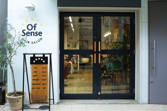 【豊中駅】【豊中駅】≪仕事の両立で自分時間もちゃんと作りたい人≫≪社保完備≫≪完全週休2日制≫≪有給休暇年10日から≫≪18時までに退勤可能≫≪1日4人の入客でOK≫≪完全マンツーマン接客≫高単価のお客様を1人ずつ丁寧に接客。営業時間も短く無理なく働けるプライベートサロンです「Of Sense（オブセンス）」からスタイリスト（美容師）の求人☆★