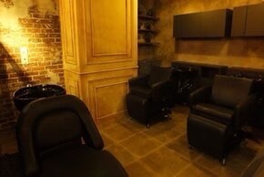 【京成船橋駅】◆2年以内のデビュー・有給休暇あり・月8日休み・社会保険完備◆幅広い薬剤のラインナップで20〜30代のお客様を中心に支持されています。入客チャンスが多いので成長が早いのもオススメRoots 船橋北口店（ルーツフナバシキタグチテン）からアシスタント（美容師）の求人☆★