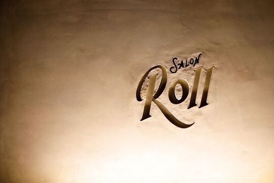 【烏丸】≪月給20万円〜≫≪社会保険完備≫≪営業時間内レッスン可能≫≪20時までに退勤可能≫着付けやメイクも学べる環境あり！レッスンはあなたのペースで進められる◎地域密着型のアットホームサロン！「Roll（ロール）」からアシスタント（美容師）の求人☆★