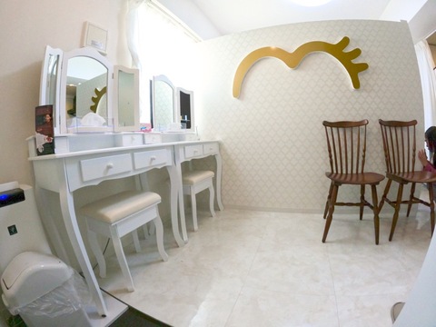 【江坂】≪月4～10日休みの選択制＆連休OK≫≪日曜は17時に退勤可能≫フラットラッシュ・ラッシュリフト専門店！プライベートも充実でき、長く仕事を続けられる環境があります！自分の技術を生かして働きたい方におススメ！「momo 江坂店（モモ エサカテン）」からアイリスト（まつげエクステ・まつげパーマ）の求人★☆★