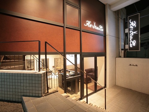 【聖蹟桜ヶ丘】≪賞与あり≫≪誕生日休暇あり≫≪土日祝休みOK≫≪社会保険完備≫≪産休育休実績あり≫デザインカラーが人気のサロン！嬉しい誕生日休暇制度があり、プライベートも大切にしながら働ける環境です。「Re:chaLu 聖蹟桜ヶ丘（リシャールセイセキサクラガオカ）」からスタイリスト（美容師）の求人★☆