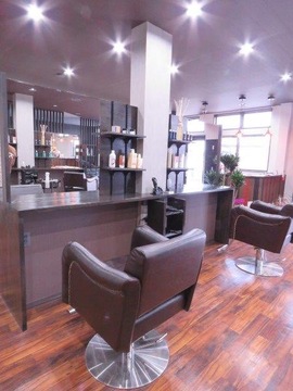 【大村本町】≪完全週休二日制・社会保険完備・メンズサロン≫男性のカッコ良さを引き出し、常に魅力的でいられるスタイルを提案。仕事とプライベートのメリハリをつけてお仕事ができるメンズヘアサロン「hair crew From-O（ヘアークルーフロムオー）」からアシスタント（美容師）の求人★★