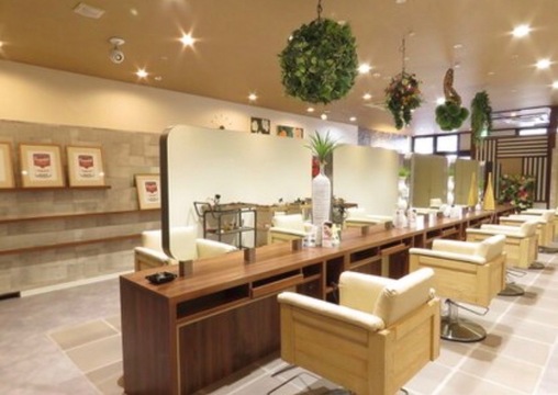 【西小倉】≪毎週日曜が定休日・子育て中やブランクのある美容師さん大歓迎・時給1300～2000円・社会保険完備・サロン駐車場あり・店舗異動なし・昼食支給あり・スタッフさん同士の無料施術OK≫働きやすさ抜群！仕事と家庭の両立が叶うトータルビューティーサロン「United Peace OTEMACHI（ユナイテッドピースオオテマチ）」からスタイリスト（美容師）の求人★☆