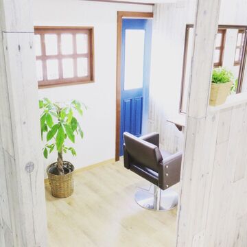 【阪急王子】≪営業中レッスンOK≫≪平均退社19時≫≪土日休みOK≫≪社会保険完備≫≪有給休暇年10日≫営業中レッスンOKなので時間を有効活用し、遅くまで残る必要がありません。マンツーマンレッスンなので安心して美容師としての成長ができます！“green（グリーン）”からアシスタント（美容師）の求人☆★☆