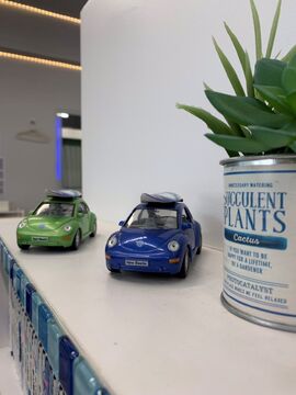 【西長堀】≪頑張り次第で最短1年でのデビュー可能≫≪営業中レッスンOK≫≪海外旅行あり≫≪社会保険完備≫20代のお客様に人気のメンズサロン！基本的に朝に時間を決めてレッスンを行うので、無駄な時間がありません！早期デビューを目指したい方にもおススメ！「VANGOO（バングー）」からアシスタント（美容師・理容師）の求人★★