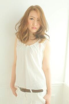 【天神橋】≪月給20万円≫≪月8日休み≫≪社会保険完備≫ヨーロッパの美術館のような、大人の落ち着いたヘアサロン★オーガニック系シャンプーなど、髪に優しい施術を行っています！最短2年でデビューが可能！将来的にお客様に支持されるスタイリストを目指します♪Nouvelle Vague(ヌーベルヴァーグ)からアシスタント（美容師）の求人☆★☆